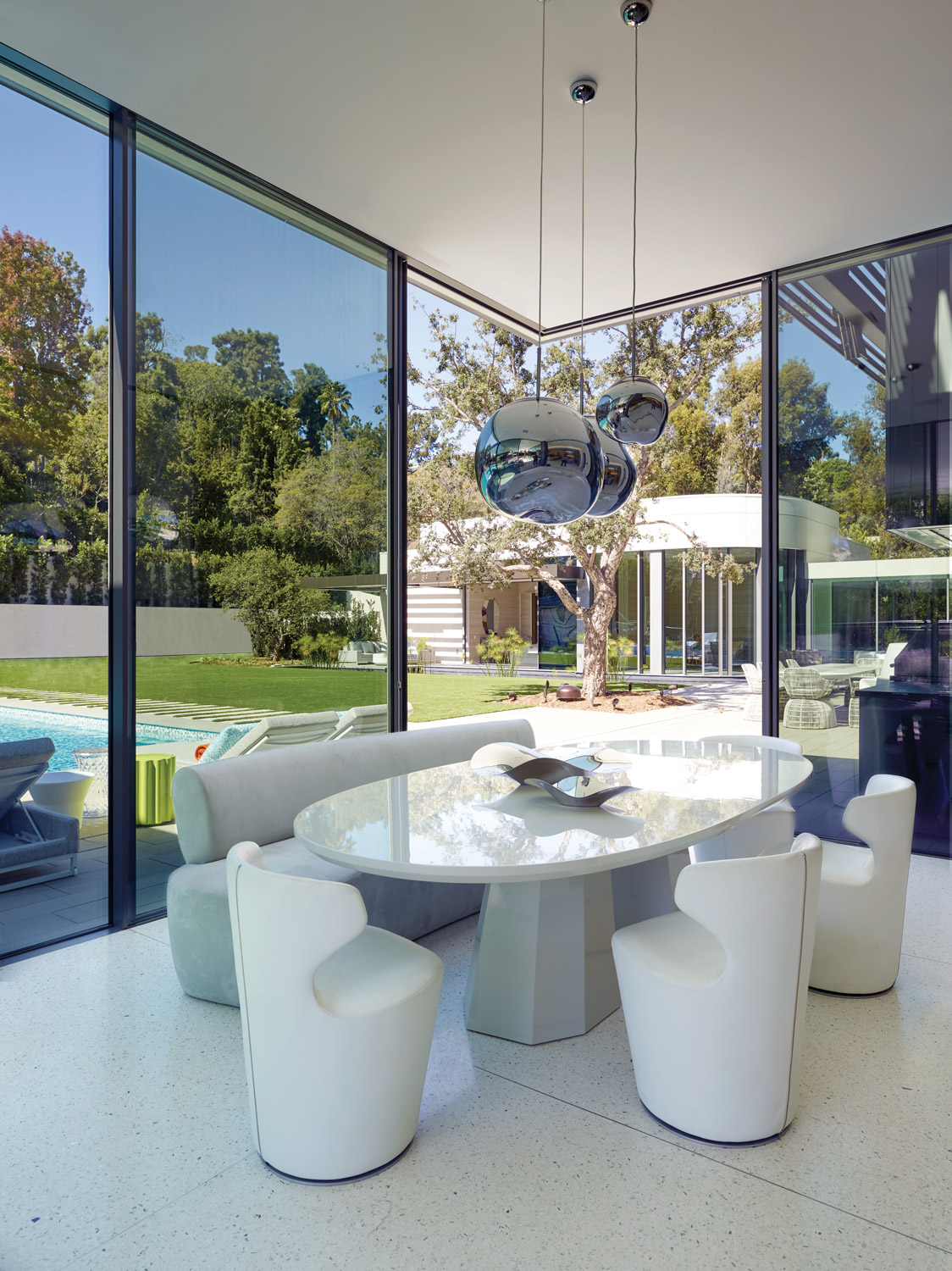 A Noted L A Architect Designs A Contemporary L A House Interiors Magazine